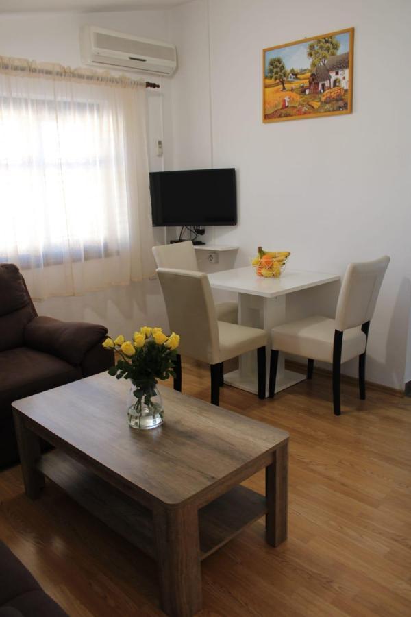 Apartments Renata Donji Seget Esterno foto